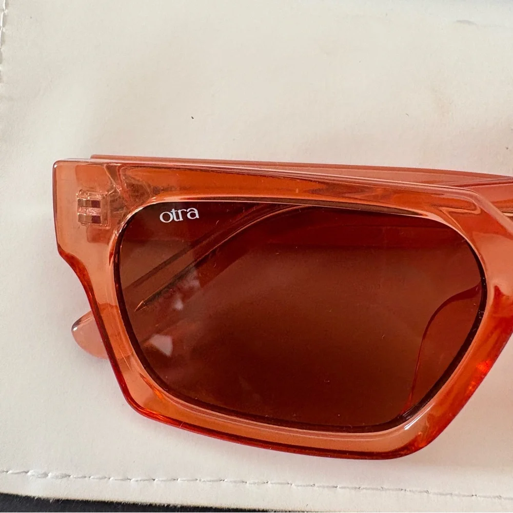 Otra Roco Retro Orange Transparent Frame Sunglasses - Picture 2 of 6